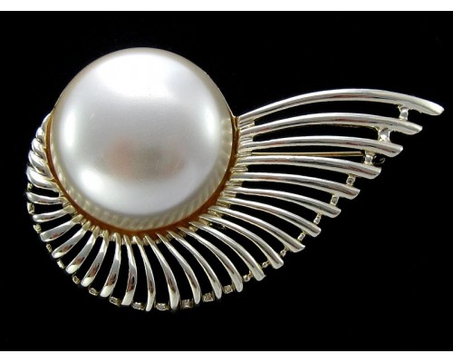 Винтажная брошь «Pearl Flight» от Sarah Coventry