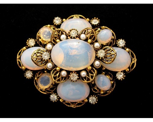 Вінтажна брошка «Opaline Glass» від ART
